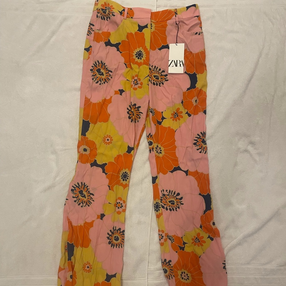 NWT Zara Floral print pants !!! Size L